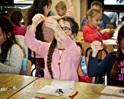 V DZIEŃ - HAFT KRZYŻYKOWY