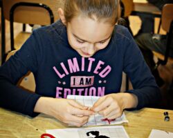 V DZIEŃ - HAFT KRZYŻYKOWY