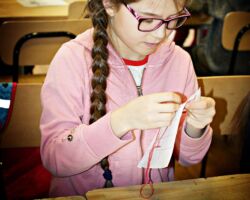 V DZIEŃ - HAFT KRZYŻYKOWY