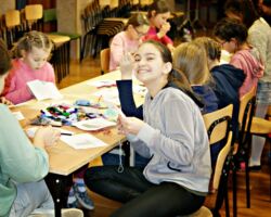 V DZIEŃ - HAFT KRZYŻYKOWY