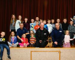 IV DZIEŃ -SPOTKANIE Z DZIELNICOWYM ORAZ
FUNKCJONARIUSZKĄ
GINĄ