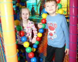 DZIEŃ VIII- KRĘGIELNIA I KOLOROWY ŚWIAT